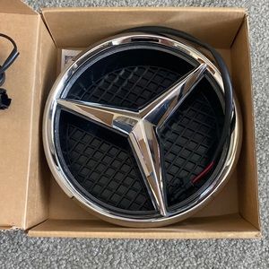Light up Mercedes grill emblem new in box